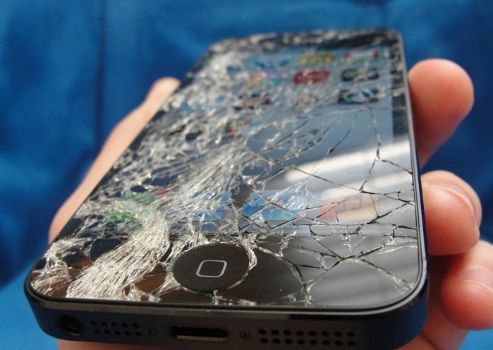 айфон с разбитым экраном